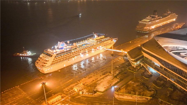 Navio de cruzeiro MS Regatta aporta em Tianjin