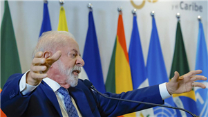 Presidente brasileiro critica gastos com armamentos e pede priorização do combate à fome no mundoO presidente brasileiro Luiz Inácio Lula da Silva criticou nesta quarta-feira as potências globais por priorizarem guerras e gastos com armamentos em detrimento da segurança alimentar.