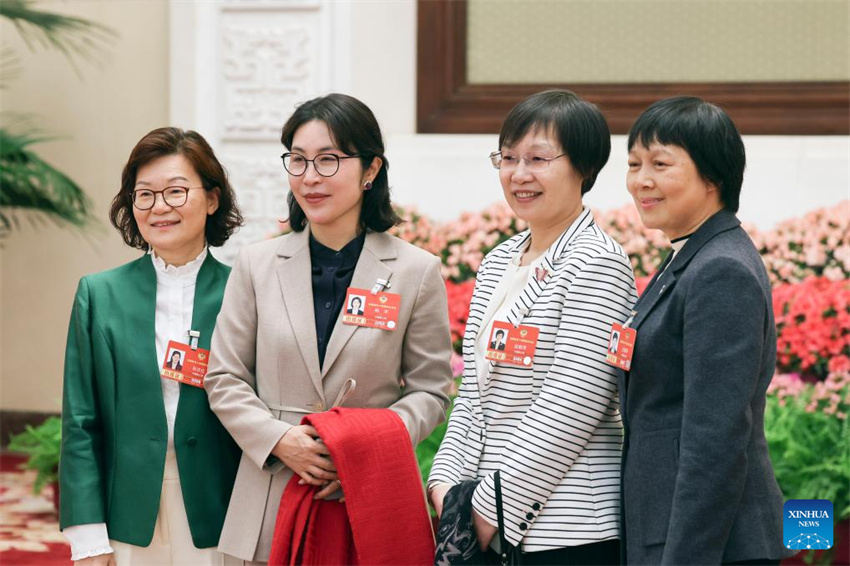 Parlamentares e assessoras políticas nas 