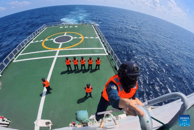 Navio Sandu da Guarda Costeira da China realiza patrulhas no Mar do Sul da China
