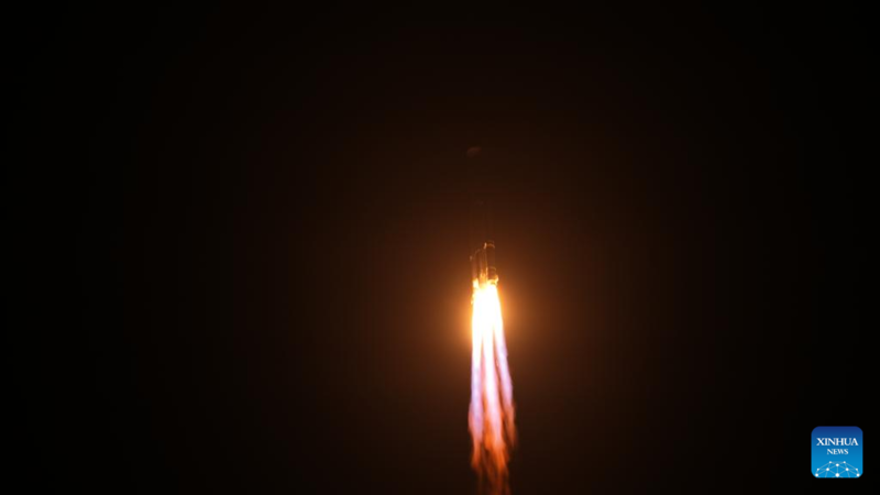 Foguete Longa Marcha-8A lança novos satélites de internet