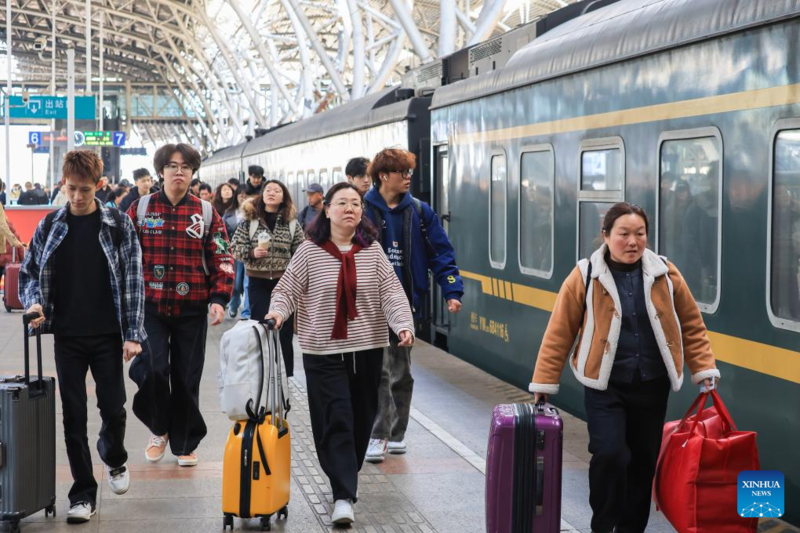 Estimativa de viagens da Festa da Primavera na China é de recorde de 9,4 bilhões