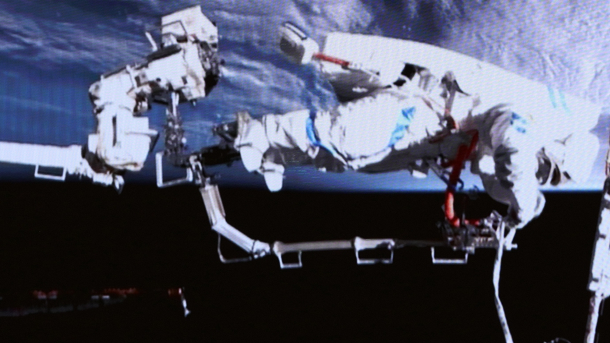 Astronautas da Shenzhou-21 concluem segunda série de atividades extraveiculares