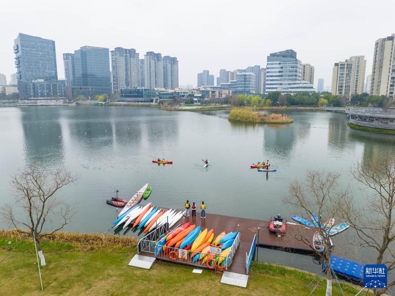 Ningbo inclui esportes aquáticos no cotidiano dos jovens com aulas públicas locais