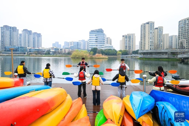 Ningbo inclui esportes aquáticos no cotidiano dos jovens com aulas públicas locais
