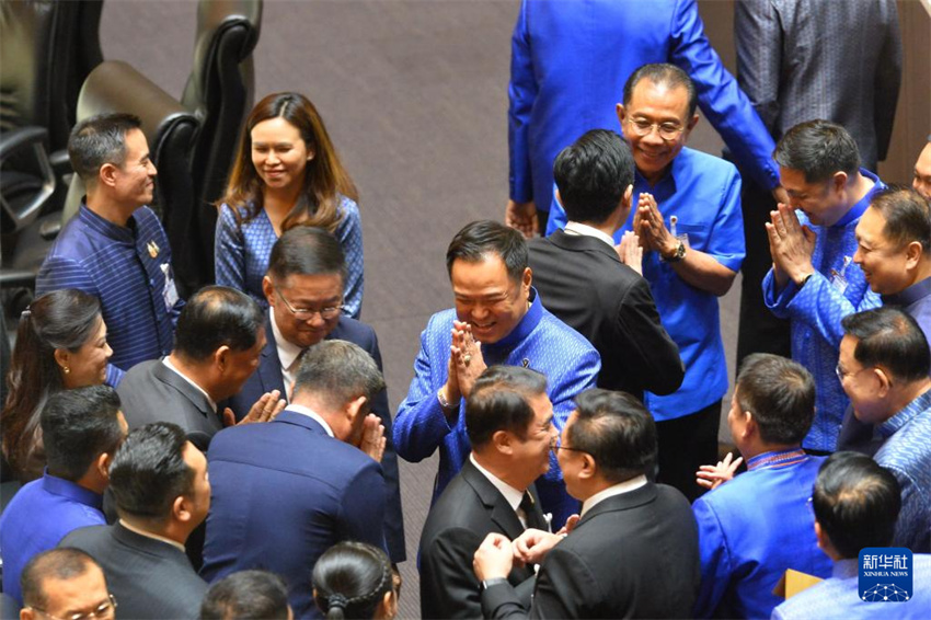 China parabeniza Anutin Charnvirakul por sua reeleição como primeiro-ministro da Tailândia