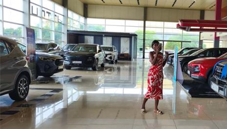 Vendas de automóveis chineses aceleram no continente africanoDas margens do Rio Nilo, no Cairo, até à costa atlântica de Luanda, os carros chineses avançam impulsionados pelo crescimento africano.