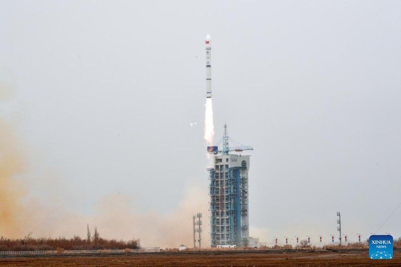 China lança com sucesso novo satélite de teste