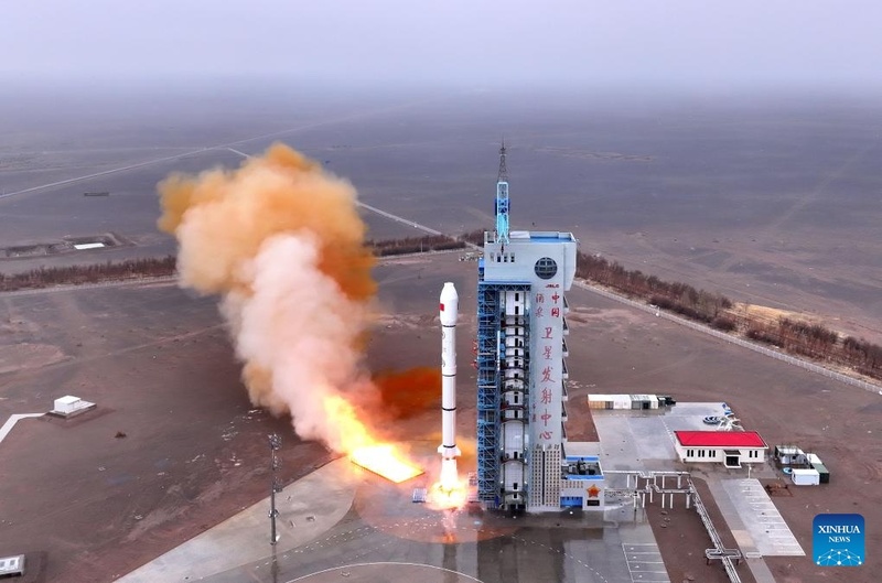 China lança com sucesso novo satélite de teste