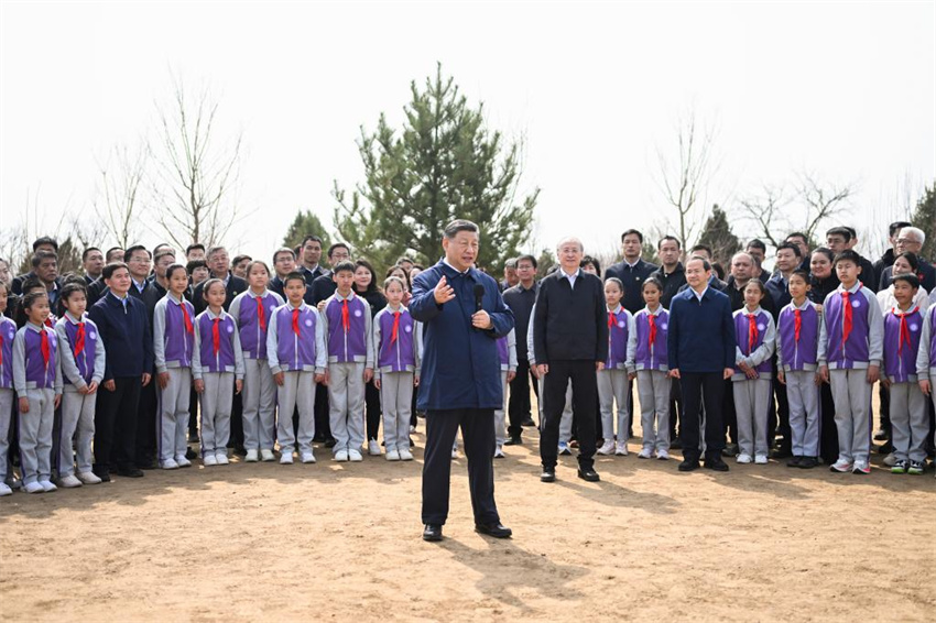 Xi Jinping incentiva mobilização de toda a sociedade em esforços de plantio de árvores