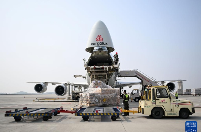 Capacidades de hub internacional de carga aérea em constante aprimoramento em Zhengzhou, centro da China