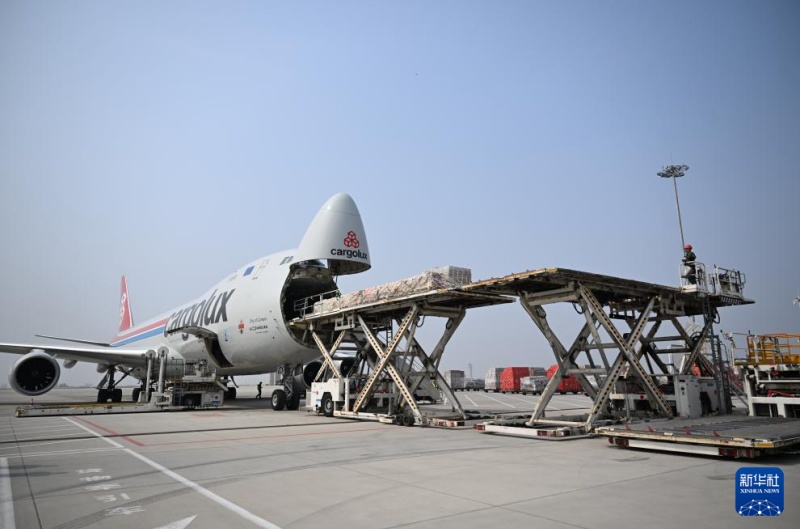 Capacidades de hub internacional de carga aérea em constante aprimoramento em Zhengzhou, centro da China