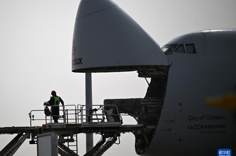 Capacidades de hub internacional de carga aérea em constante aprimoramento em Zhengzhou, centro da China