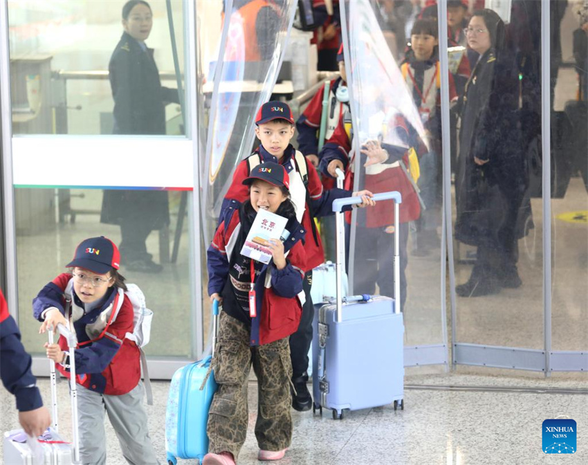 China: alunos do ensino primário e médio desfrutam de sua primeira pausa de primavera