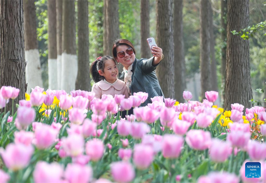 China: alunos do ensino primário e médio desfrutam de sua primeira pausa de primavera