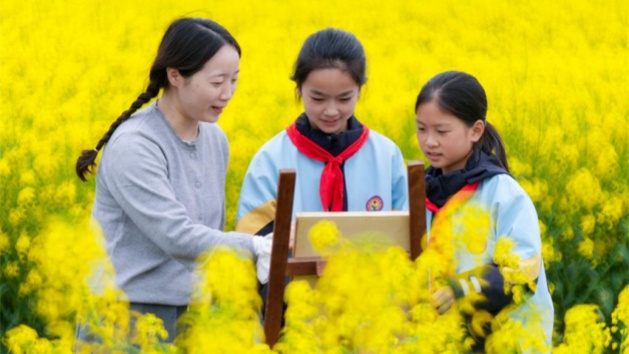 China: alunos do ensino primário e médio desfrutam de sua primeira pausa de primavera