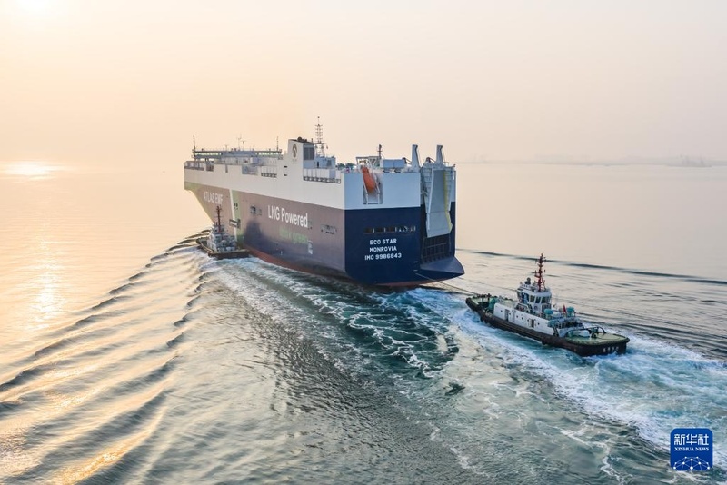 Navio chinês de transporte de veículos com 7 mil vagas entra em operação