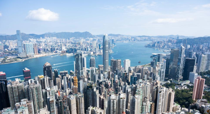 Hong Kong se torna 5ª maior entidade comercial do mundo no comércio de mercadorias Hong Kong classificou-se como a quinta maior entidade comercial do mundo no comércio de mercadorias em 2025, subindo duas posições em relação a 2024.  