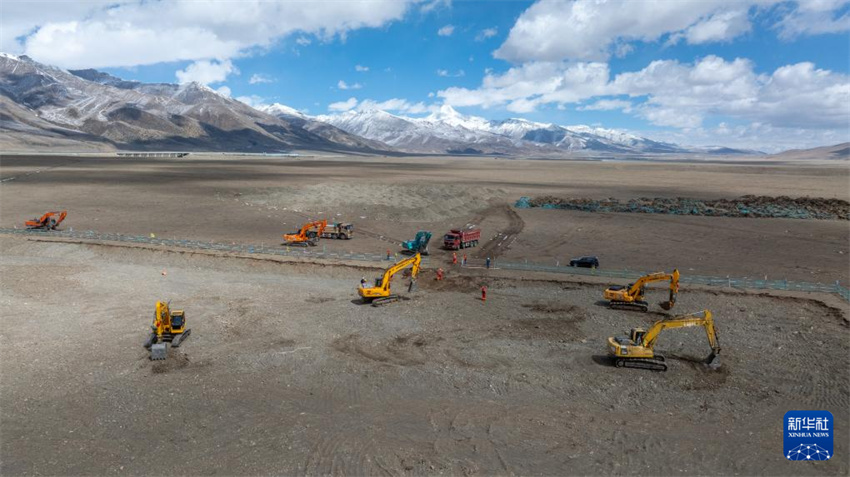 Xizang inicia construção de usina solar térmica a 4.550 metros de altitude