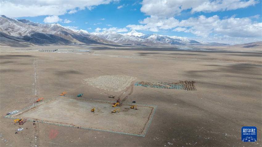 Xizang inicia construção de usina solar térmica a 4.550 metros de altitude