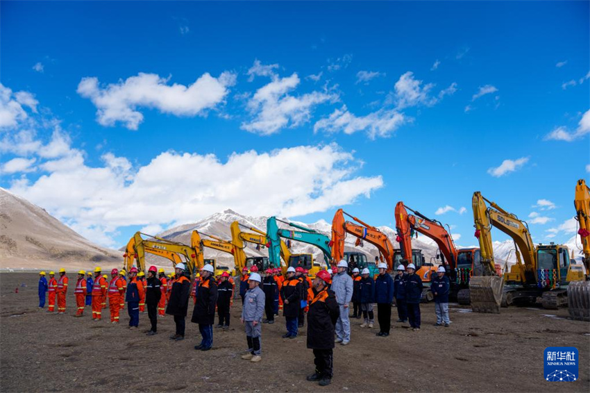 Xizang inicia construção de usina solar térmica a 4.550 metros de altitude