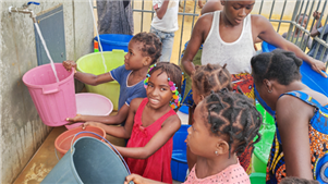 Angola: projeto de abastecimento leva água potável a mais de 600 mil pessoas em CabindaCom a conclusão e entrada em operação, no ano passado, do projeto de abastecimento de água construído pela China Railway, mais de 600 mil moradores locais se despediram dos métodos tradicionais de coleta de água.