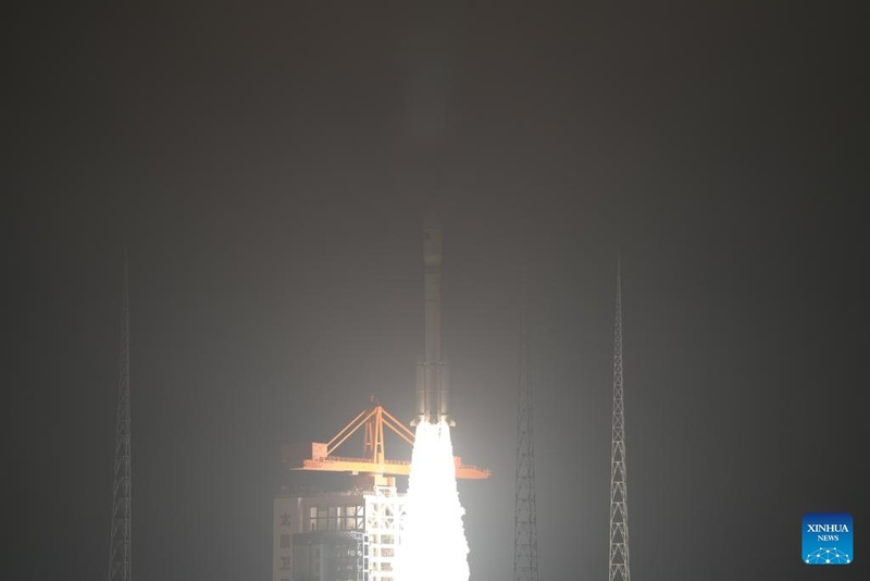 China lança novo grupo de satélites de internet