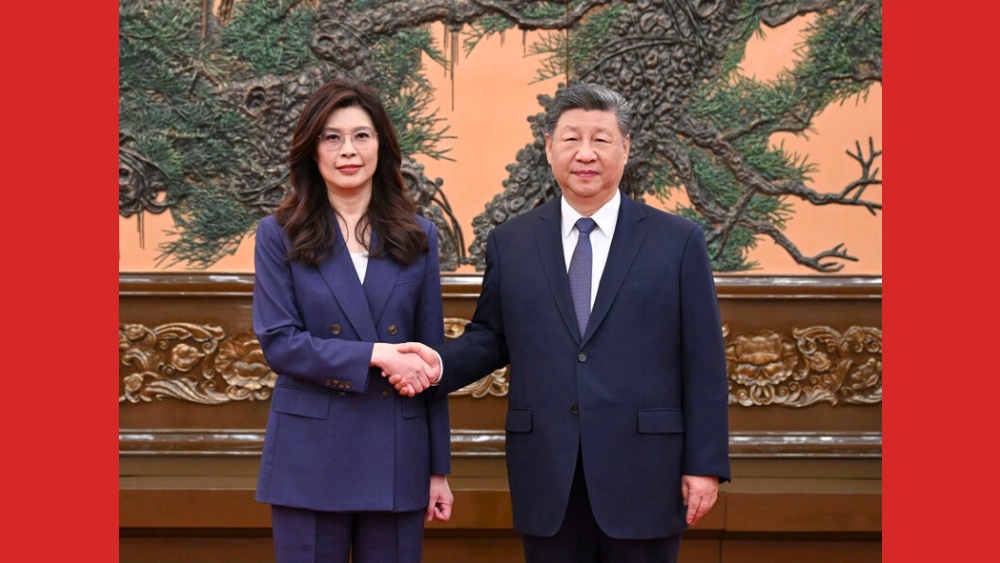 Xi Jinping se encontra com líder do KMT, Cheng Li-wun, em Beijing