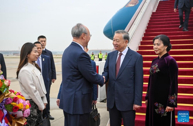 Principal líder do Vietnã, To Lam, chega a Beijing para visita de Estado