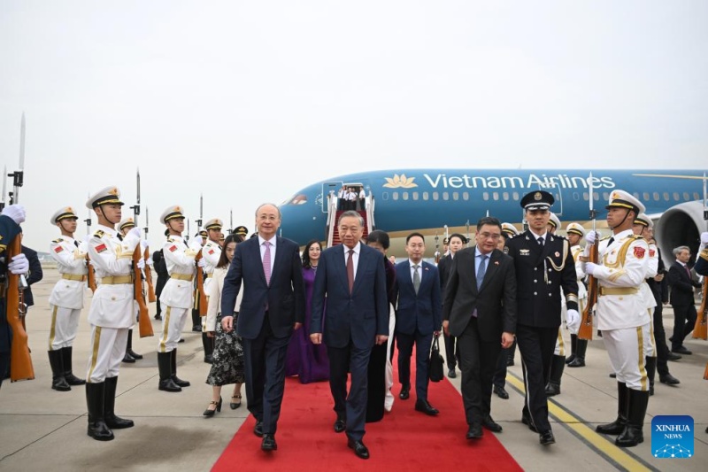 Principal líder do Vietnã, To Lam, chega a Beijing para visita de Estado