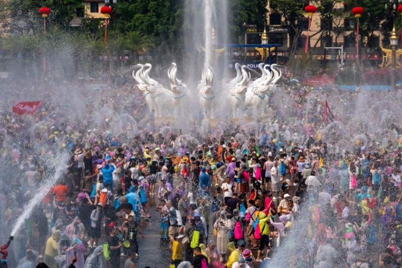 Xishuangbanna celebra Festival do Jato de Água
