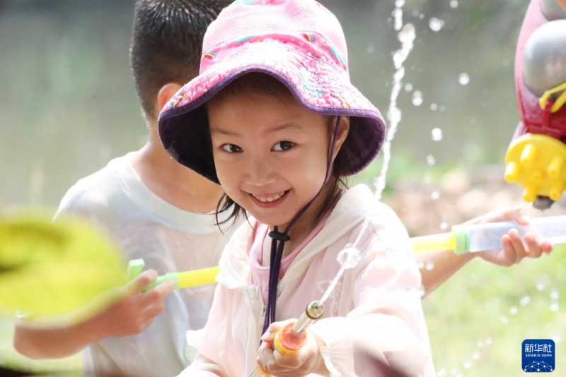 Xishuangbanna celebra Festival do Jato de Água