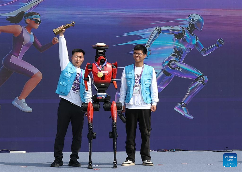 Robô humanóide supera recorde mundial de meia maratona humana em Beijing