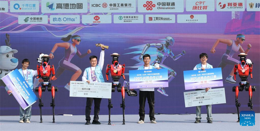 Robô humanóide supera recorde mundial de meia maratona humana em Beijing
