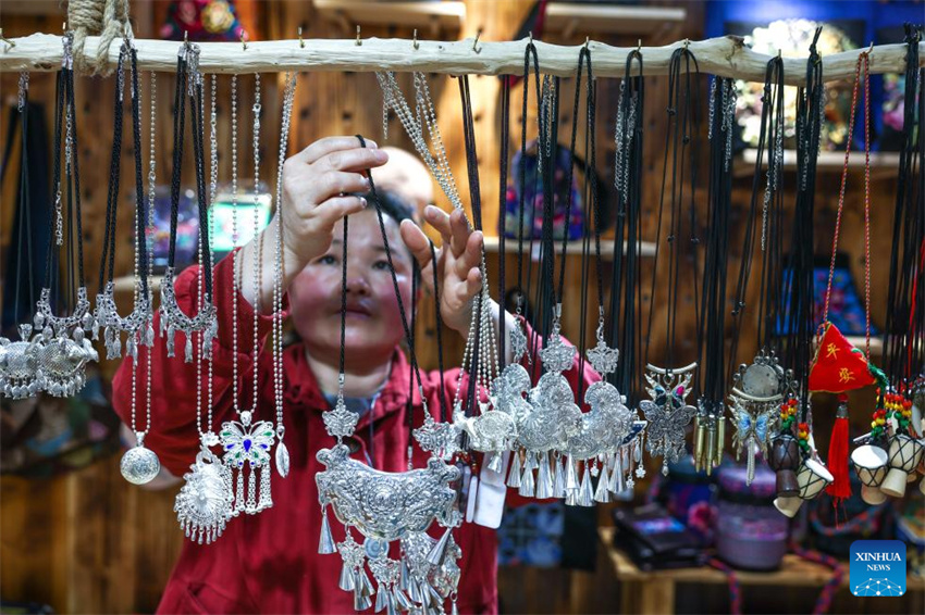 Galeria: ornamentos de prata do grupo étnico Dong, sudoeste da China