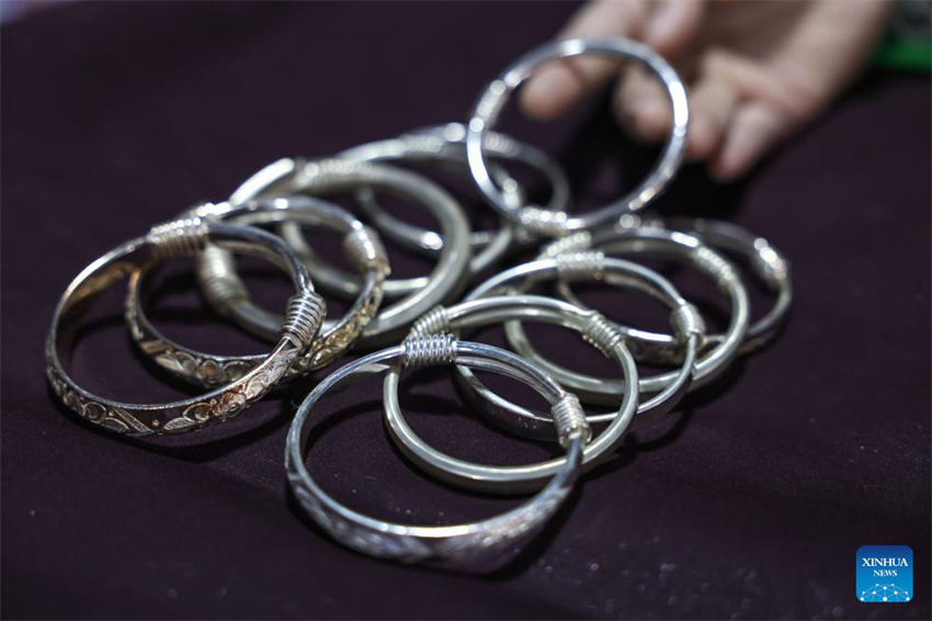 Galeria: ornamentos de prata do grupo étnico Dong, sudoeste da China