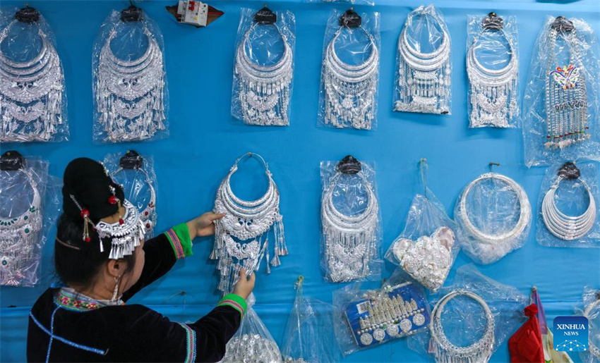 Galeria: ornamentos de prata do grupo étnico Dong, sudoeste da China