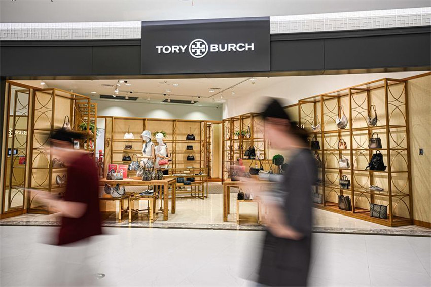 Hainan inaugura 12 lojas duty-free offshore sob política de compras em evolução