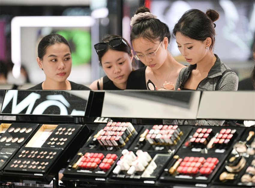 Hainan inaugura 12 lojas duty-free offshore sob política de compras em evolução