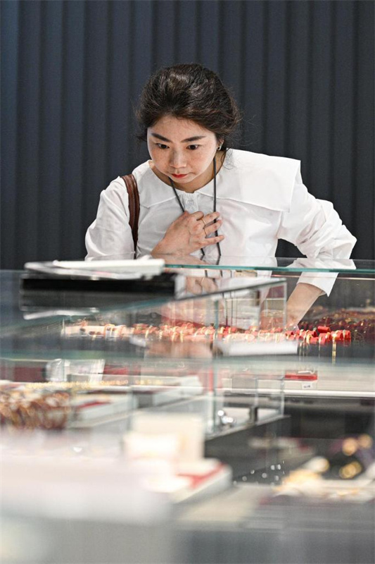 Hainan inaugura 12 lojas duty-free offshore sob política de compras em evolução