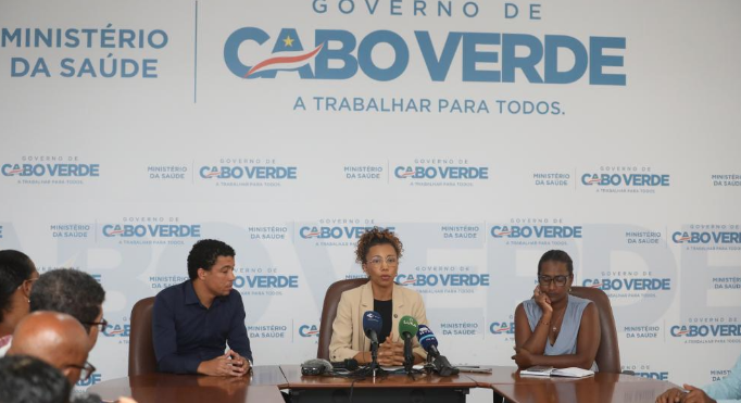 Cabo Verde prepara transferência de três pessoas afetadas pela epidemia de hantavírus do navio de cruzeiro ‘Hondius’As autoridades de saúde de Cabo Verde informaram no dia 5 que três pessoas do navio de cruzeiro “Hondius” deverão ser transferidas por via médica para a Holanda nas próximas horas..