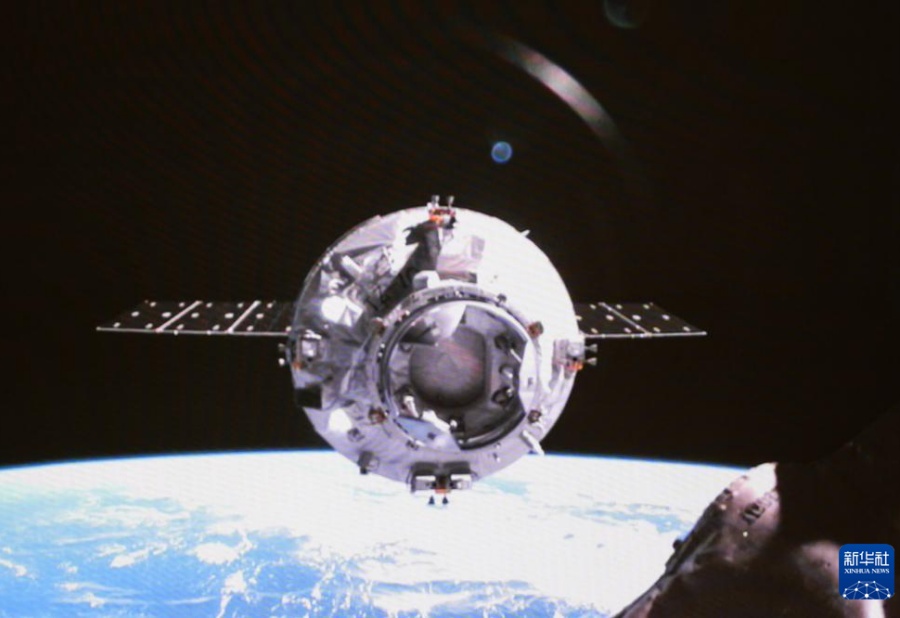 Cargueiro Tianzhou-10 conclui acoplamento com módulo Tianhe da estação espacial