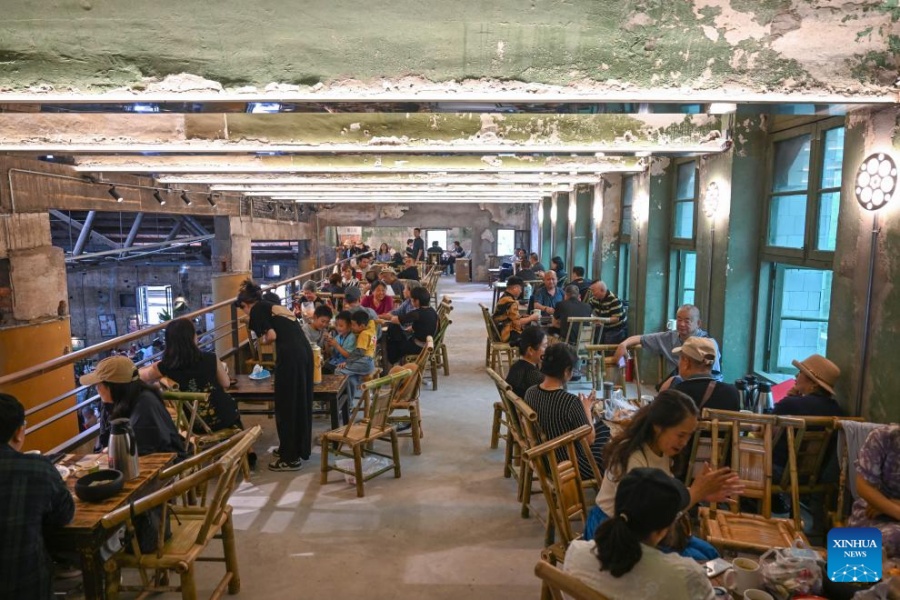 Chongqing: cinema antigo se transforma em espaço cultural comunitário e impulsiona novo dinamismo ao consumo