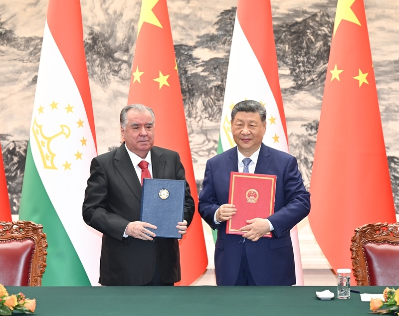 Xi Jinping realiza conversações com presidente tajique