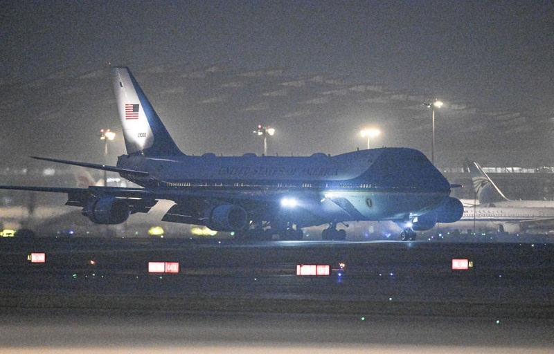 Trump chega a Beijing para visita de Estado à China