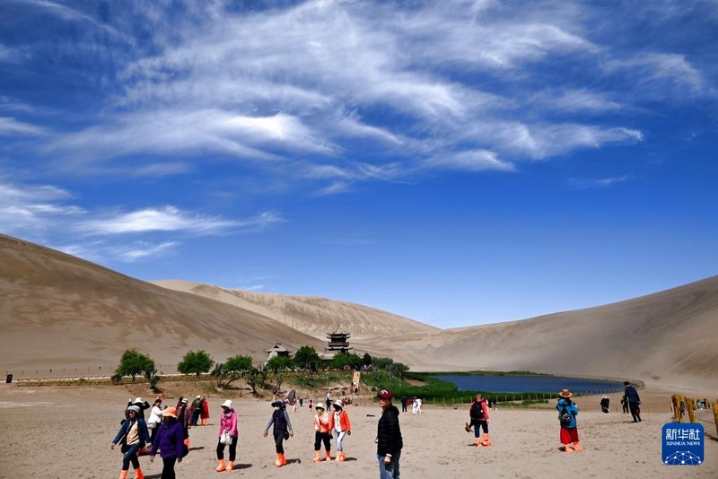 Galeria: deserto e nuvens criam paisagem de tirar fôlego em Gansu, noroeste da China