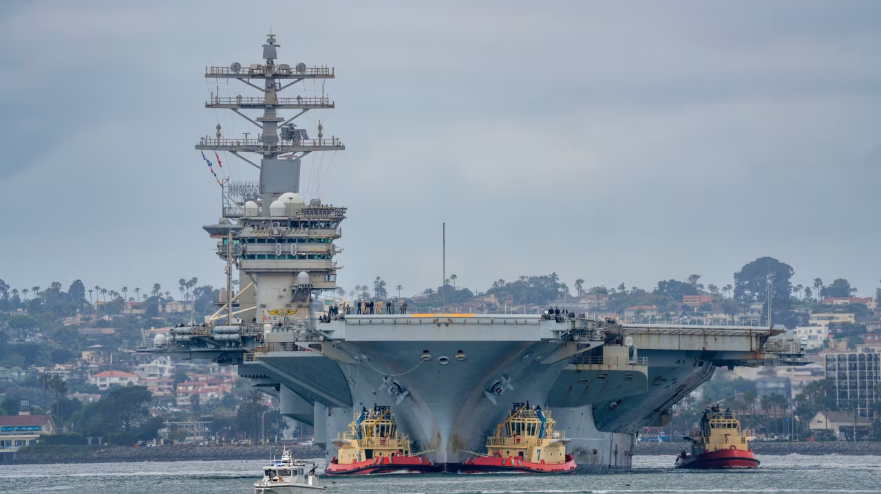Grupo de combate do porta-aviões “Nimitz” da Marinha dos EUA entra no CaribeO Comando Sul das Forças Armadas dos EUA publicou nas redes sociais, no dia 20, que o grupo de batalha do porta-aviões “Nimitz” deu entrada no Mar do Caribe.