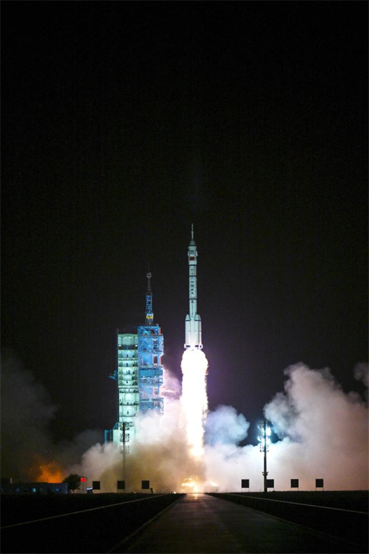 China lança espaçonave tripulada Shenzhou-23