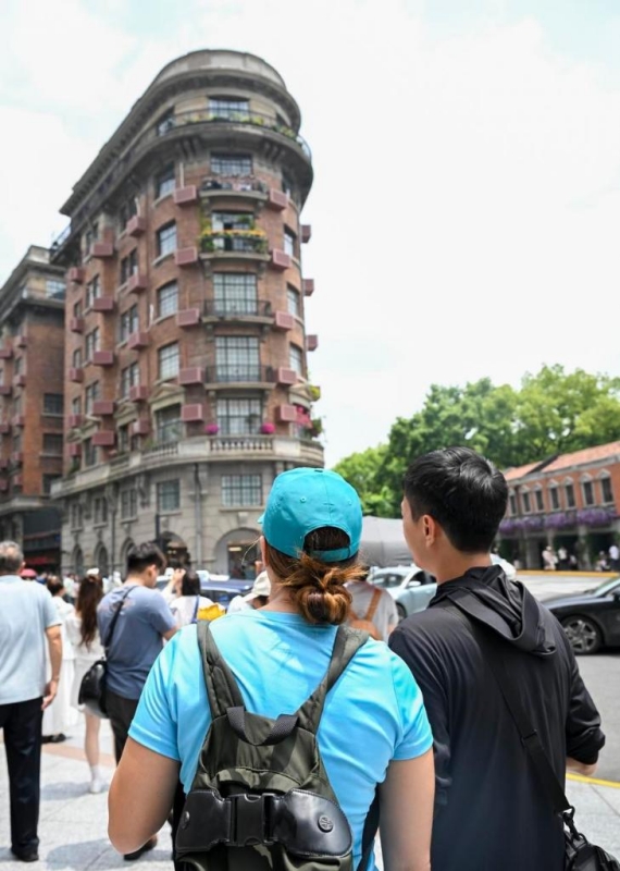 Guia turístico leva estrangeiros a explorar a verdadeira essência de Shanghai