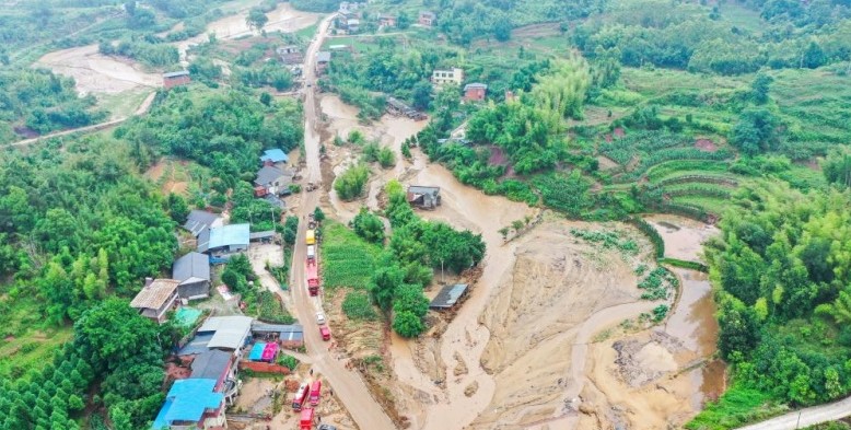 Chongqing: operações de resgate em andamento após forte tempestade atingir o distrito de YongchuanA Comissão Nacional Chinesa para a Gestão de Desastres Naturais ativou, no domingo, um alerta de emergência de nível IV para inundações e desastres geológicos em Chongqing.